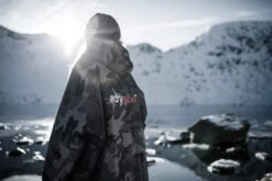 Dryrobe Advance Long Sleeve Black Camouflage - RECYCLED -Outweli Camping Shop 3F1A27752048 2024x2024 9aaf49b2 bb6b 4a1d af9f 4ca9efd4efd4