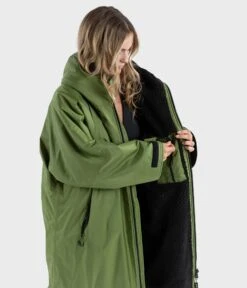 Dryrobe Advance Long Sleeve FOREST GREEN BLACK - RECYCLED -Outweli Camping Shop Forest Green 3 2024x2024 c80f5dae 5deb 4c48 9f80 f6d798df5b19