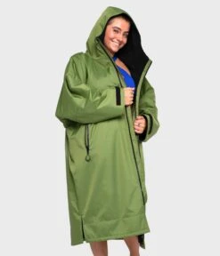 Dryrobe Advance Long Sleeve FOREST GREEN BLACK - RECYCLED -Outweli Camping Shop Forest Green 4 2024x2024 2894eea2 dc20 4c3e 9cc9 d97c66075a41