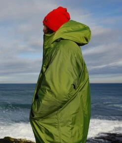 Dryrobe Advance Long Sleeve FOREST GREEN BLACK - RECYCLED -Outweli Camping Shop Forest Green 7 2024x2024 e550faf1 7f6a 4abc b712 3cd1ef6c925d