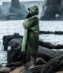 Dryrobe Advance Long Sleeve FOREST GREEN BLACK - RECYCLED -Outweli Camping Shop Forest Green 8 2024x2024 1437e2fa b1e6 4b9f 9c71 2f3b5caef40d