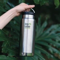 Klean Kanteen Insulated TK Wide With Café Cap 946ml - Black -Outweli Camping Shop K32TKWSSL BS 32oz bottle insulated hand trees lifestyle bc2c49c2 c64c 4b96 abbb edfbeb3e53f0