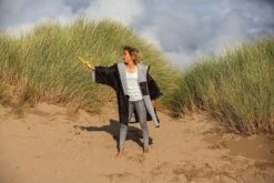 Dryrobe Advance Kids Short Sleeve BLACK PINK -Outweli Camping Shop KIDS BEACH DRYROBE 193 7d4a34d0 e1fa 411f 813f e72e10e204c6 2024x2024 1