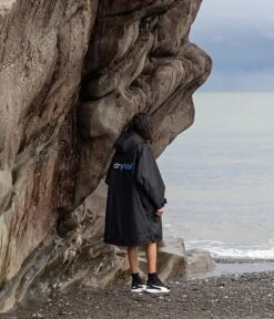 Dryrobe Advance Kids Long Sleeve BLACK BLUE - RECYCLED -Outweli Camping Shop LS Black Blue Kids 3 2024x2024 067c431d 9d12 4d4d a5e1 8c08bd7cd980