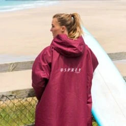 Osprey Unisex Changing Robe Maroon -Outweli Camping Shop su4047 51 changing robe lifestyle 2 1